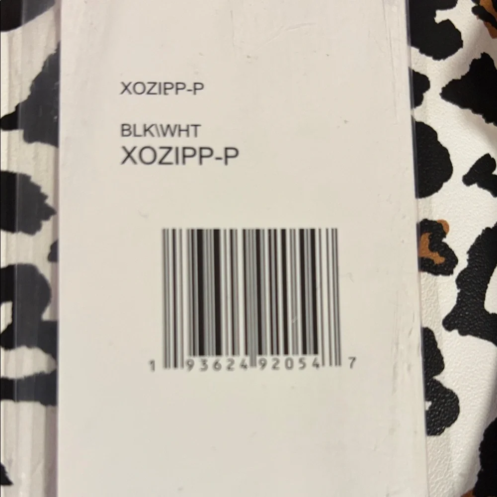 Betsey Johnson Black and Brown Heart Print Wallet NWT. No Callouts - Picture 6 of 6